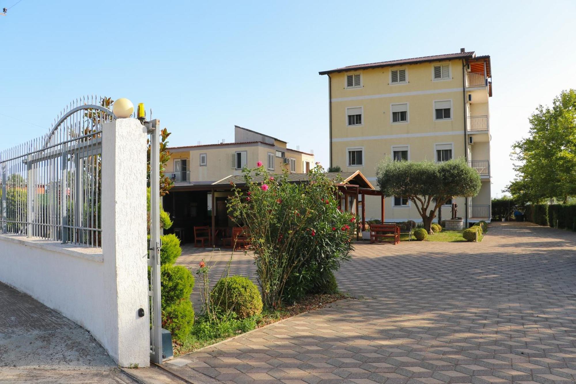Hotel As Baks-Rrjoll Shkodër Extérieur photo